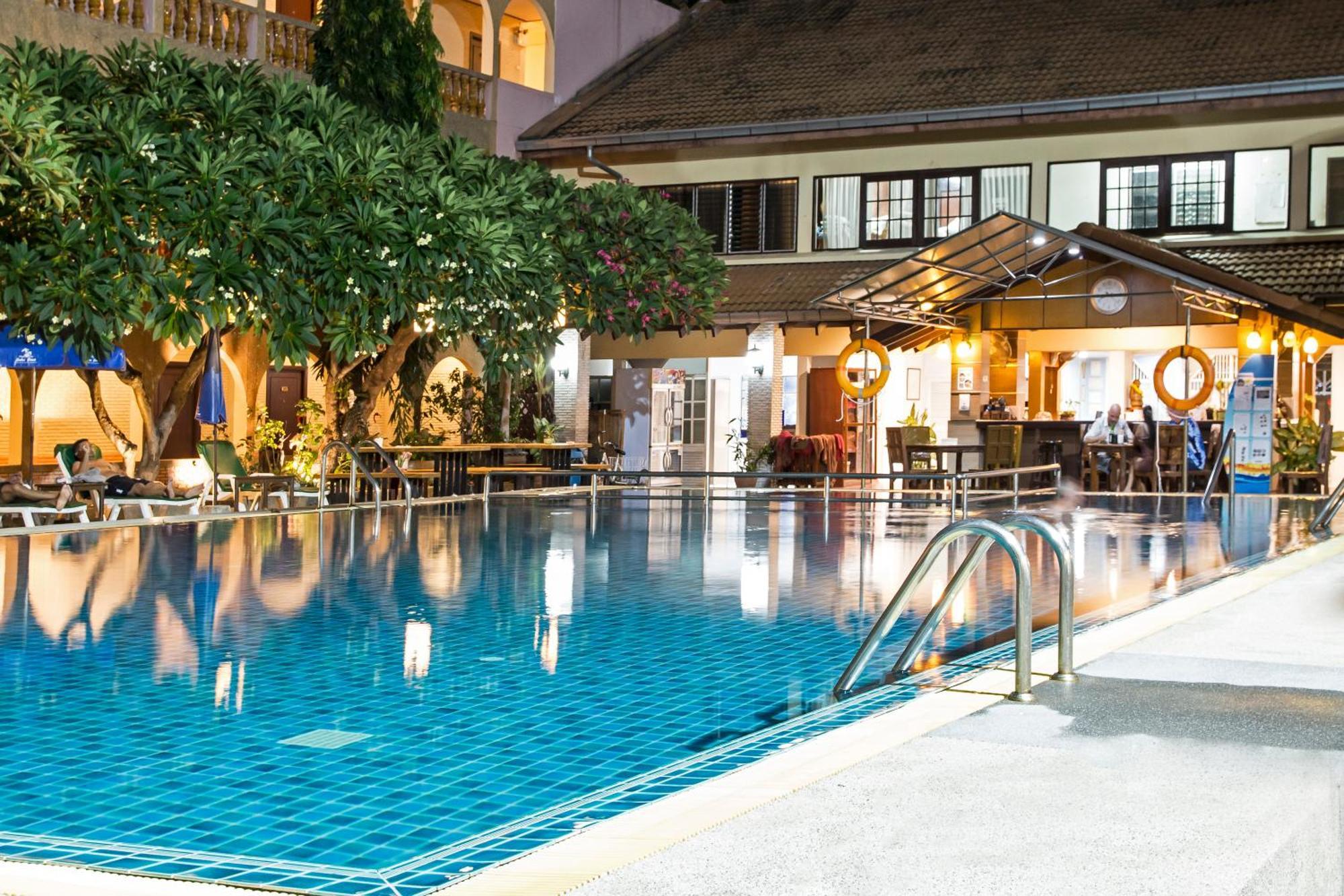 Sabai Lodge Pattaya Bagian luar foto